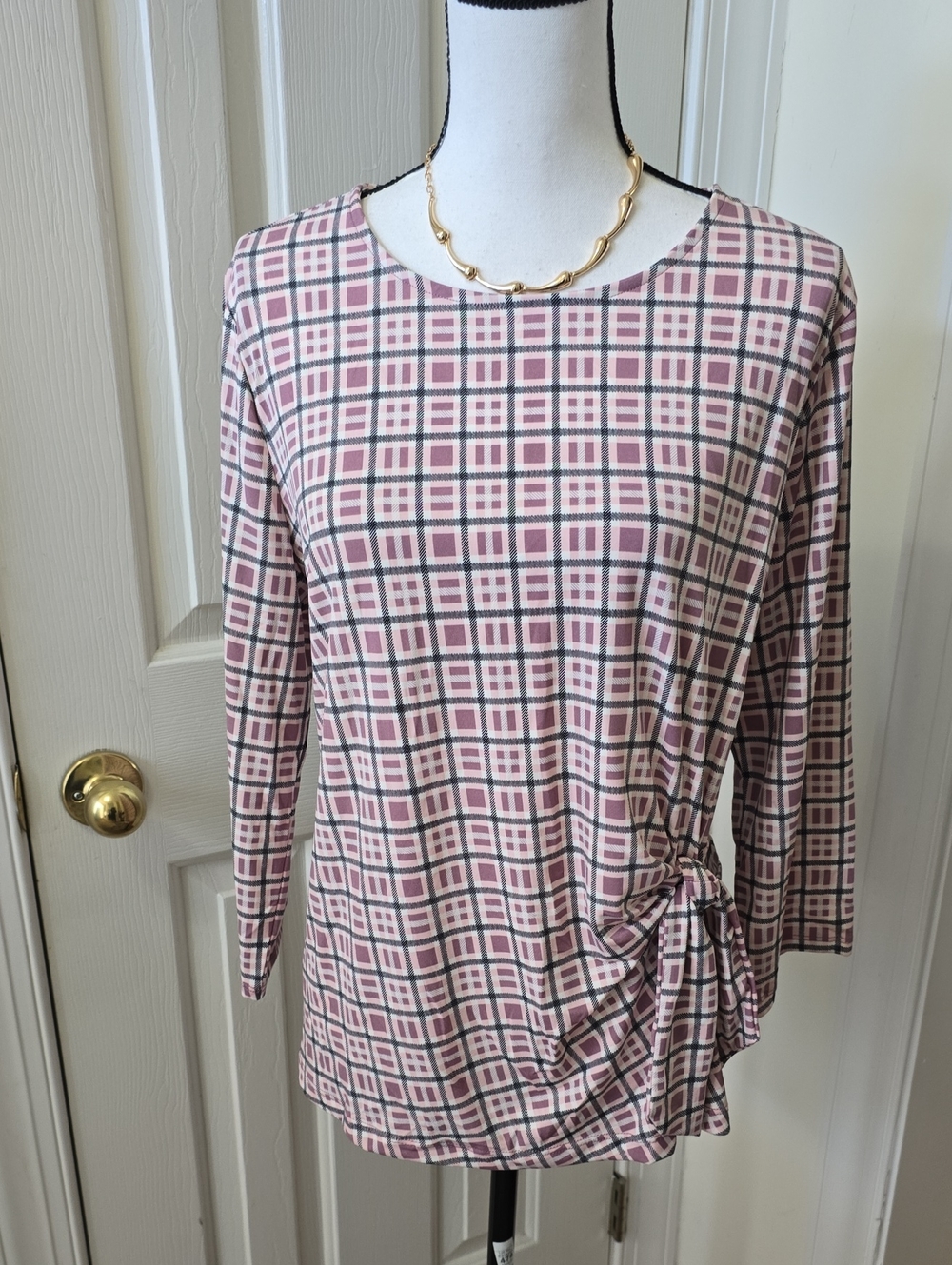 LIZ CLAIBORNE BRAND WOMEN'S ROSE AND PURPLE PLAID PULLOVER TOP SIZE LARGE